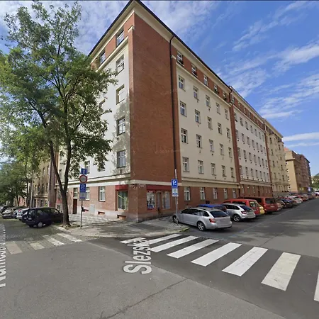 Flora Apartment *