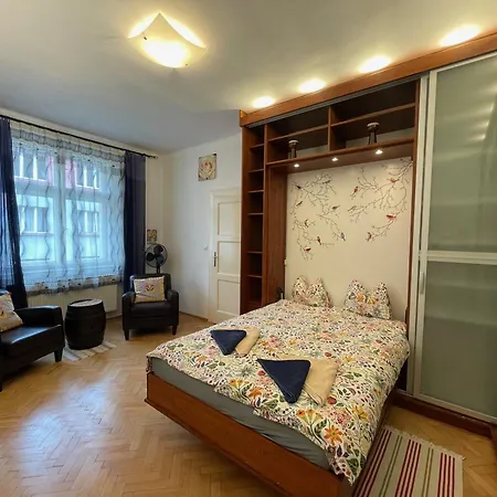 Appartement Flora Lobkovic