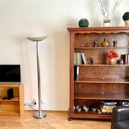 Flora Apartment *